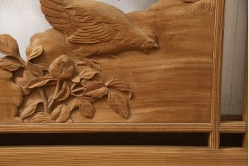 アンティーク建具　在銘　彫武　生き生きとした牡丹と鶏が描かれた彫刻欄間2枚セット(明かり取り、明り取り)(R-056203)