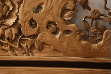 アンティーク建具　在銘　彫武　生き生きとした牡丹と鶏が描かれた彫刻欄間2枚セット(明かり取り、明り取り)(R-056203)
