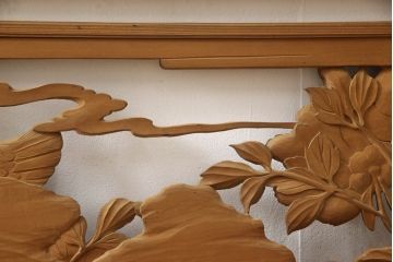 アンティーク建具　在銘　彫武　生き生きとした牡丹と鶏が描かれた彫刻欄間2枚セット(明かり取り、明り取り)(R-056203)