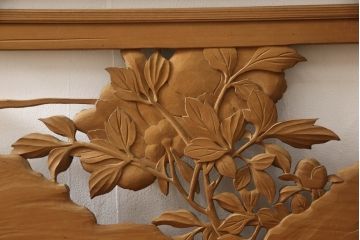 アンティーク建具　在銘　彫武　生き生きとした牡丹と鶏が描かれた彫刻欄間2枚セット(明かり取り、明り取り)(R-056203)