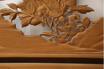 アンティーク建具　在銘　彫武　生き生きとした牡丹と鶏が描かれた彫刻欄間2枚セット(明かり取り、明り取り)(R-056203)