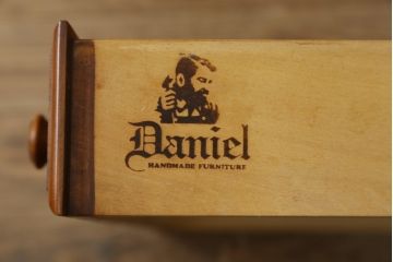 中古　横浜クラシック家具　ダニエル(daniel)　A-305　エレガントな佇まいが品の良さを高めるライティングデスク(定価約47万円)(ワークデスク、机、在宅ワーク、在宅用)(R-056228)