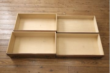 中古　カントリーハウス　秋山木工　木のぬくもりを感じられるクラシカルな佇まいのワイドチェスト(サイドボード、リビングボード、引き出し)(R-056233)