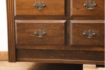中古　カントリーハウス　秋山木工　木のぬくもりを感じられるクラシカルな佇まいのワイドチェスト(サイドボード、リビングボード、引き出し)(R-056233)