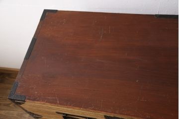 和製アンティーク　前面桐材　明るい木色に黒々とした金具が映える最上箪笥(時代箪笥、桐たんす、和タンス、収納箪笥、引き出し、チェスト)(R-056237)