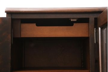 中古　美品　北海道民芸家具　落ち着いた深みのある色合いが美しいサイドボード(サイドキャビネット、戸棚、収納棚)(R-056292)