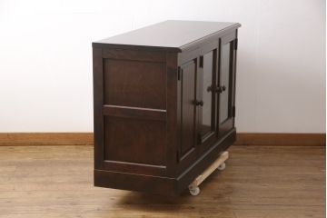 中古　美品　北海道民芸家具　落ち着いた深みのある色合いが美しいサイドボード(サイドキャビネット、戸棚、収納棚)(R-056292)