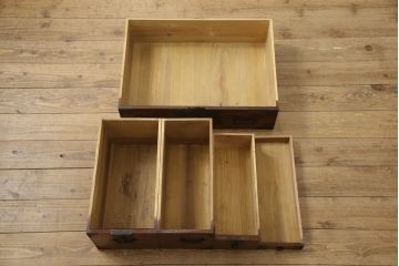 和製アンティーク　前面桐材　凝ったつくりの金具が目を引く船箪笥(帳箱、引き出し、和タンス、小物収納、時代箪笥)(R-056300)