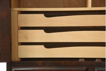 中古　美品　北海道民芸家具　品のある佇まいが魅力的なチェスト(洋服タンス、整理箪笥、和たんす、引き出し、着物箪笥)(R-056301)