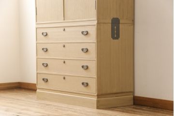 中古　美品　衣装盆付き　梅のデザインの金具が上品な雰囲気を醸し出す加茂総桐箪笥(並厚)(総桐たんす、引き出し、チェスト、着物箪笥、和タンス)(R-056327)