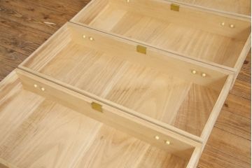 中古　美品　衣装盆付き　梅のデザインの金具が上品な雰囲気を醸し出す加茂総桐箪笥(並厚)(総桐たんす、引き出し、チェスト、着物箪笥、和タンス)(R-056327)