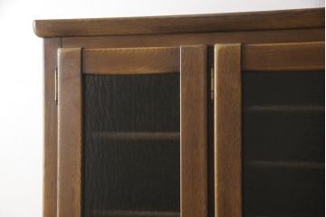 中古　美品　オーク材　ナラ材　国産手造り家具　プロビンシャルデザインの中にも上質さが感じられるキッチンキャビネット(食器棚、戸棚、収納棚)(R-056328)