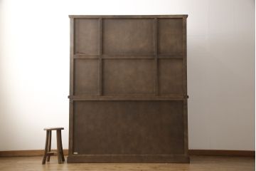 中古　美品　オーク材　ナラ材　国産手造り家具　プロビンシャルデザインの中にも上質さが感じられるキッチンキャビネット(食器棚、戸棚、収納棚)(R-056328)