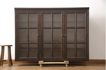 中古　北海道民芸家具　美品　脚(台輪)付きリメイク　クラシカルなデザインが素敵なサイドキャビネット(サイドボード、収納棚、戸棚、本箱、ブックケース)(R-056329)