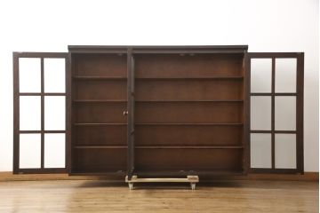 中古　北海道民芸家具　美品　脚(台輪)付きリメイク　クラシカルなデザインが素敵なサイドキャビネット(サイドボード、収納棚、戸棚、本箱、ブックケース)(R-056329)