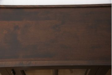 中古　北海道民芸家具　美品　脚(台輪)付きリメイク　クラシカルなデザインが素敵なサイドキャビネット(サイドボード、収納棚、戸棚、本箱、ブックケース)(R-056329)