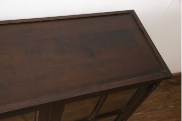 中古　北海道民芸家具　美品　脚(台輪)付きリメイク　クラシカルなデザインが素敵なサイドキャビネット(サイドボード、収納棚、戸棚、本箱、ブックケース)(R-056329)