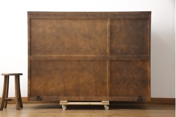 中古　北海道民芸家具　美品　脚(台輪)付きリメイク　クラシカルなデザインが素敵なサイドキャビネット(サイドボード、収納棚、戸棚、本箱、ブックケース)(R-056329)