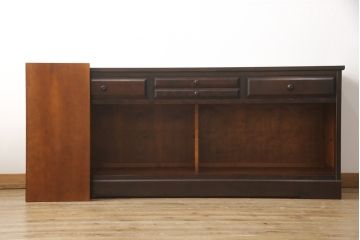 中古　美品　北海道民芸家具　天板リメイク付き　シックなサイドボード(収納棚、戸棚、リビングボード)(R-056330)