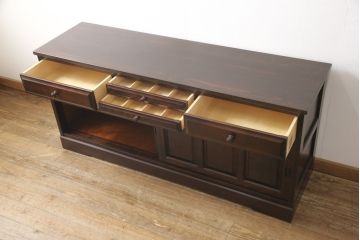 中古　美品　北海道民芸家具　天板リメイク付き　シックなサイドボード(収納棚、戸棚、リビングボード)(R-056330)