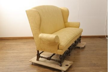 中古　美品　DREXEL HERITAGE(ドレクセルヘリテイジ)　希少モデル!彫刻入り2.5人掛けソファ(3人掛けソファ)(R-056332)