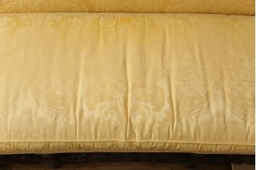 中古　美品　DREXEL HERITAGE(ドレクセルヘリテイジ)　希少モデル!彫刻入り2.5人掛けソファ(3人掛けソファ)(R-056332)