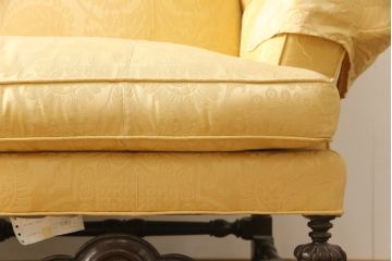 中古　美品　DREXEL HERITAGE(ドレクセルヘリテイジ)　希少モデル!彫刻入り2.5人掛けソファ(3人掛けソファ)(R-056332)
