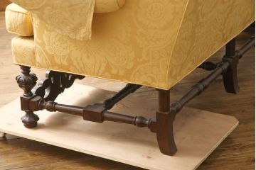 中古　美品　DREXEL HERITAGE(ドレクセルヘリテイジ)　希少モデル!彫刻入り2.5人掛けソファ(3人掛けソファ)(R-056332)