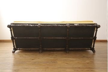 中古　美品　DREXEL HERITAGE(ドレクセルヘリテイジ)　希少モデル!彫刻入り2.5人掛けソファ(3人掛けソファ)(R-056332)