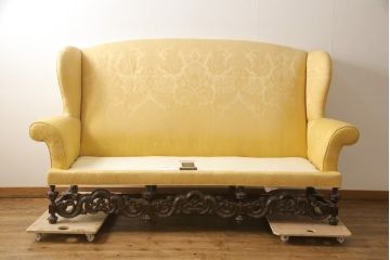 中古　美品　DREXEL HERITAGE(ドレクセルヘリテイジ)　希少モデル!彫刻入り2.5人掛けソファ(3人掛けソファ)(R-056332)