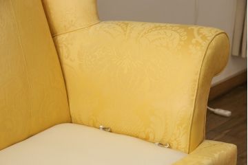 中古　美品　DREXEL HERITAGE(ドレクセルヘリテイジ)　希少モデル!彫刻入り2.5人掛けソファ(3人掛けソファ)(R-056332)
