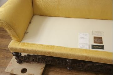 中古　美品　DREXEL HERITAGE(ドレクセルヘリテイジ)　希少モデル!彫刻入り2.5人掛けソファ(3人掛けソファ)(R-056332)
