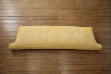 中古　美品　DREXEL HERITAGE(ドレクセルヘリテイジ)　希少モデル!彫刻入り2.5人掛けソファ(3人掛けソファ)(R-056332)