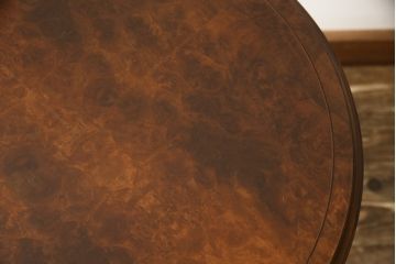 アメリカビンテージ　洗練された佇まいに気品を感じるサイドテーブル(コーヒーテーブル、カフェテーブル、ラウンドテーブル、ヴィンテージ)(R-056334)
