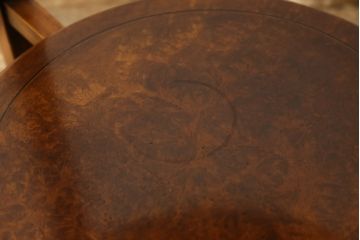 アメリカビンテージ　洗練された佇まいに気品を感じるサイドテーブル(コーヒーテーブル、カフェテーブル、ラウンドテーブル、ヴィンテージ)(R-056334)