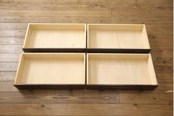 中古　国産民芸家具　深みのある色合いがシックな雰囲気を醸し出す小振りなチェスト(和タンス、引き出し、衣装箪笥)(R-056335)