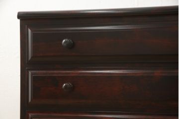 中古　国産民芸家具　深みのある色合いがシックな雰囲気を醸し出す小振りなチェスト(和タンス、引き出し、衣装箪笥)(R-056335)