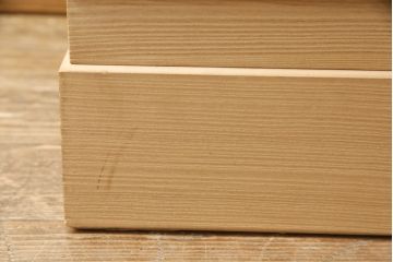 中古　美品　蒔絵入り　木匠・多々納邦男作　気品溢れる佇まいが魅力的な総桐箪笥(定価約140万円)(胴厚、和タンス、引き出し、衣装箪笥、桐たんす)(R-056340)