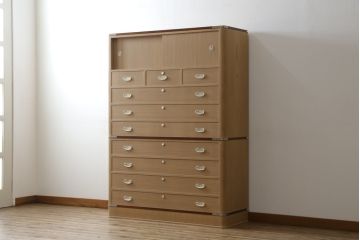 中古　美品　伝統工芸品　大阪泉州　桑材のアクセントがモダンな雰囲気を醸し出す総桐箪笥(胴丸)(総桐たんす、引き出し、チェスト、衣装箪笥、和タンス)(定価約250万円)(R-056341)