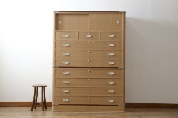 中古　美品　伝統工芸品　大阪泉州　桑材のアクセントがモダンな雰囲気を醸し出す総桐箪笥(胴丸)(総桐たんす、引き出し、チェスト、衣装箪笥、和タンス)(定価約250万円)(R-056341)