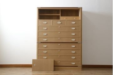 中古　美品　伝統工芸品　大阪泉州　桑材のアクセントがモダンな雰囲気を醸し出す総桐箪笥(胴丸)(総桐たんす、引き出し、チェスト、衣装箪笥、和タンス)(定価約250万円)(R-056341)