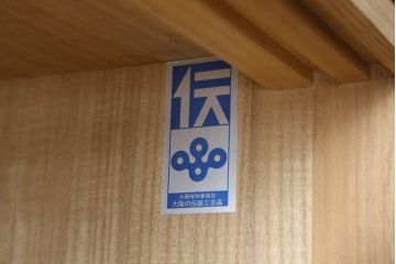 中古　美品　伝統工芸品　大阪泉州　桑材のアクセントがモダンな雰囲気を醸し出す総桐箪笥(胴丸)(総桐たんす、引き出し、チェスト、衣装箪笥、和タンス)(定価約250万円)(R-056341)