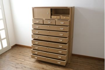 中古　美品　伝統工芸品　大阪泉州　桑材のアクセントがモダンな雰囲気を醸し出す総桐箪笥(胴丸)(総桐たんす、引き出し、チェスト、衣装箪笥、和タンス)(定価約250万円)(R-056341)