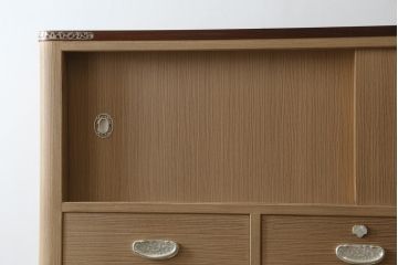 中古　美品　伝統工芸品　大阪泉州　桑材のアクセントがモダンな雰囲気を醸し出す総桐箪笥(胴丸)(総桐たんす、引き出し、チェスト、衣装箪笥、和タンス)(定価約250万円)(R-056341)