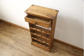 中古　グラスホルダーと丸取っ手の引き出し付き　木製ワインラック(ボトルラック)(R-056345)