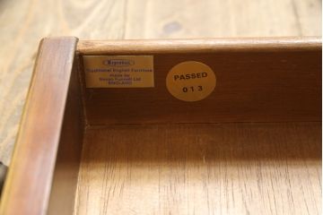 最高級　イギリスビンテージ　Bevan Funnell(ベヴァン・ファンネル)　Reprodux　マホガニー材　細部まで凝ったデザインが魅力的なマガジンラック(本立て、ヴィンテージ)(R-056346)