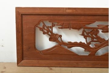 アンティーク建具　昭和初期　レトロな梅の彫刻欄間1枚(明り取り、ディスプレイ)(R-056375)