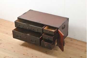 和製アンティーク　黒漆　重厚な金具が美しい庄内箪笥ローボード(テレビ台、テレビボード、ローチェスト)(R-056384)