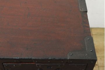 和製アンティーク　黒漆　重厚な金具が美しい庄内箪笥ローボード(テレビ台、テレビボード、ローチェスト)(R-056384)