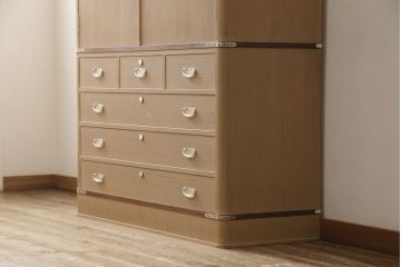 中古　美品　伝統工芸品　大阪泉州　衣装盆付き　桑材のアクセントがモダンな雰囲気を醸し出す総桐箪笥(胴丸)(総桐たんす、引き出し、チェスト、着物箪笥、和タンス)(R-056390)